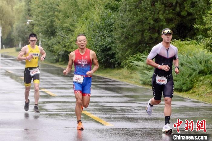 延庆绿水青山间的2024北京国际铁人三项挑战赛：