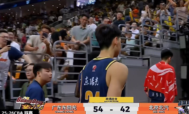 广东男篮第二节发力大比分领先北京