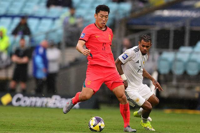 国足迎战喀麦隆：邵佳一务实战术应对强敌，年