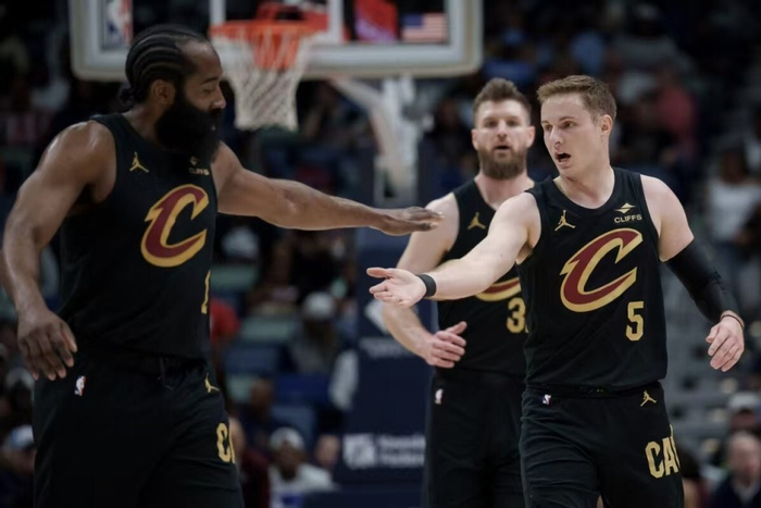 火箭骑士锁定季后赛 西部第三争夺白热化 快船跌