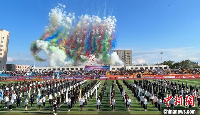 辽宁聚焦：首届黑山县乡超启幕，以足球为媒讲