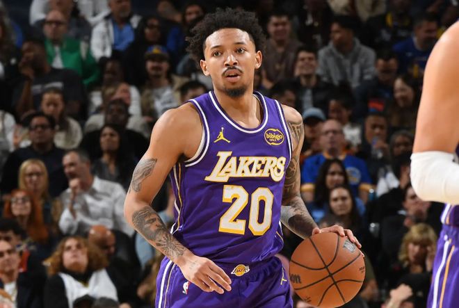 湖人终结三连败史密斯12分难改季后赛边缘困境