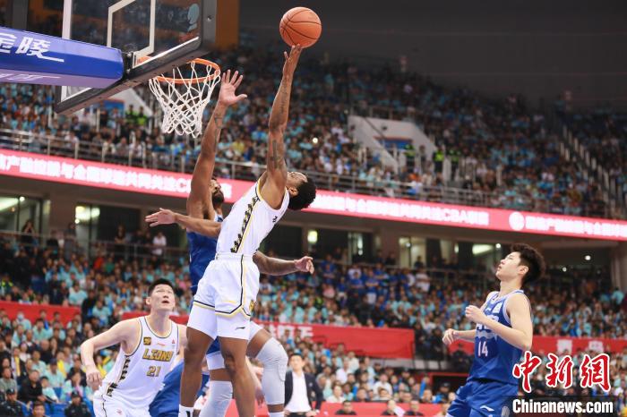 青岛男篮苦战不敌浙江队 总比分22进入第五场关