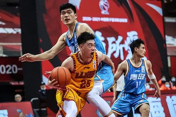 CBA季后赛争议判罚引裁判制度质疑