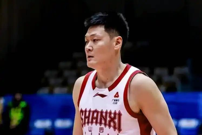 CBA季后赛争议判罚引裁判制度质疑