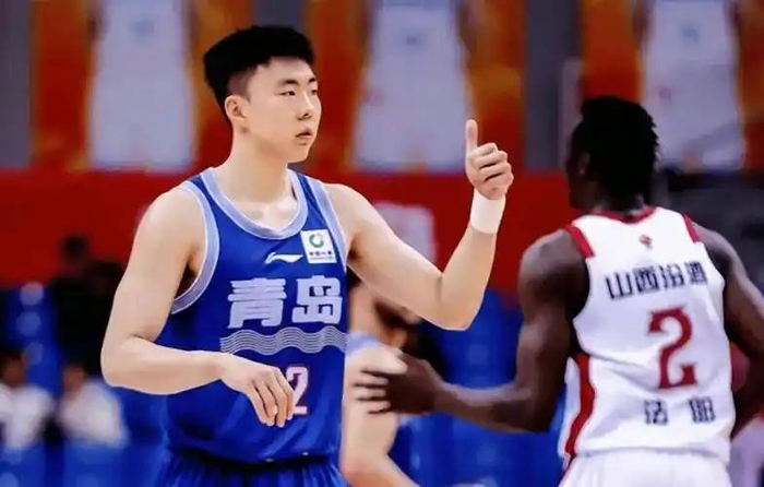 CBA季后赛争议判罚引裁判制度质疑